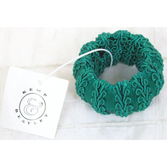 NWT Kemp & Beatley Wooden Circular Napkin Ring covered in Green thread designs - Picture 1 of 10